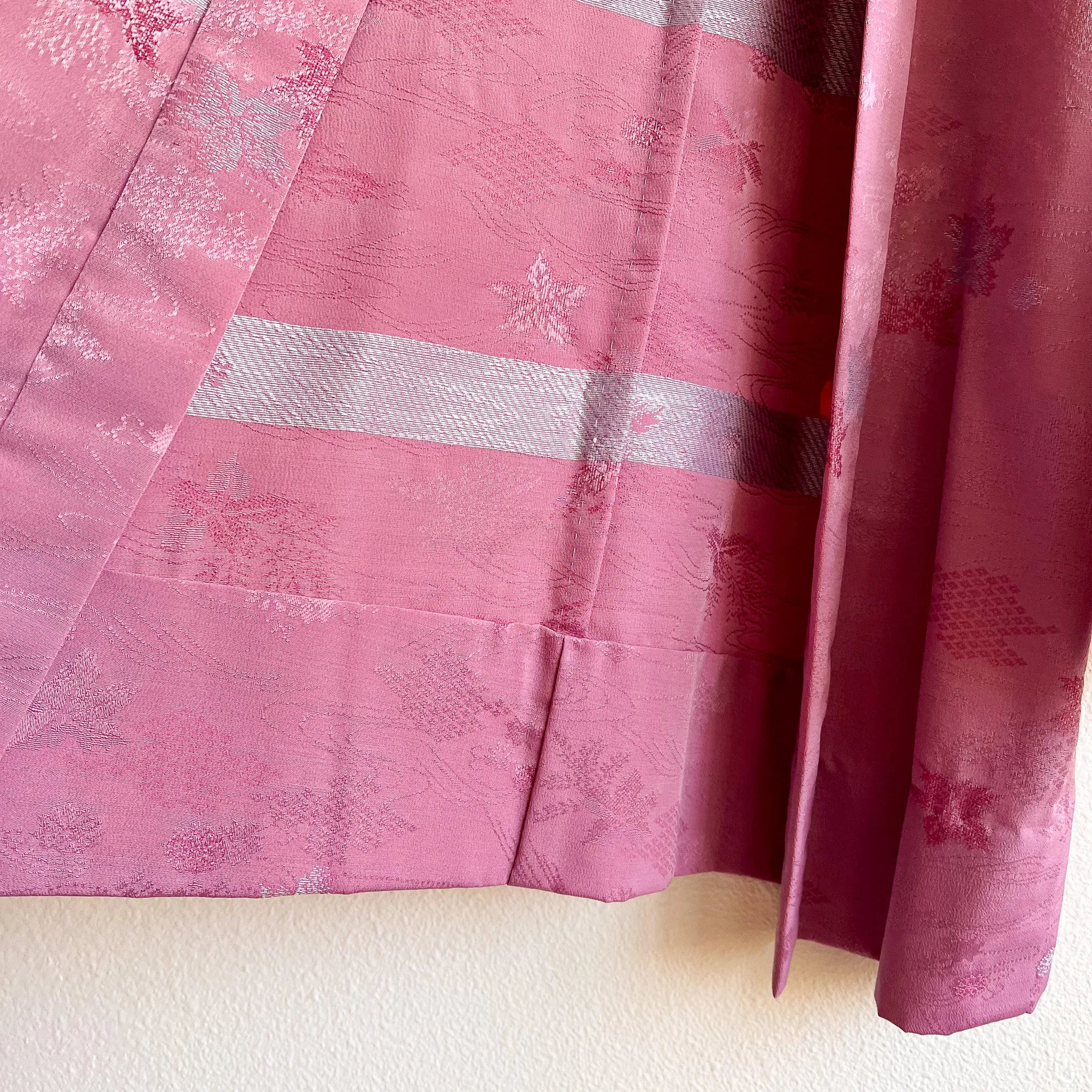 Stunning 1960s Lilac Silk Jacquared Kimono (OSFM)