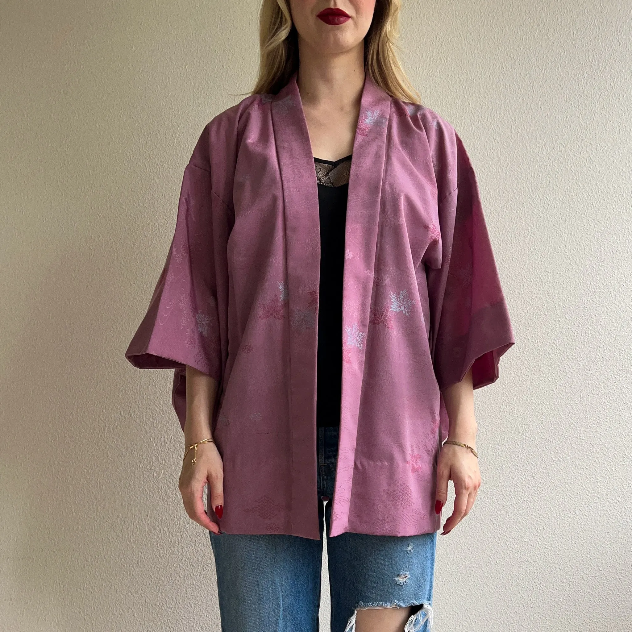 Stunning 1960s Lilac Silk Jacquared Kimono (OSFM)