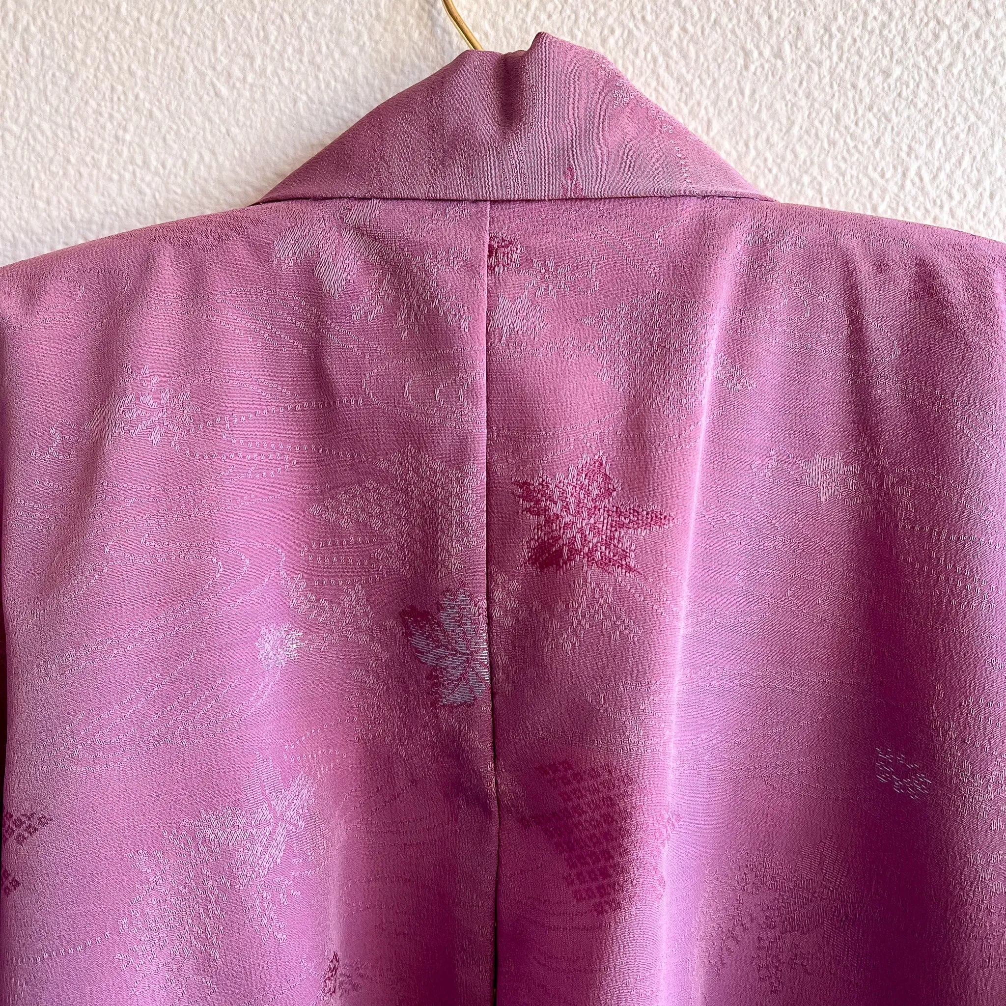 Stunning 1960s Lilac Silk Jacquared Kimono (OSFM)