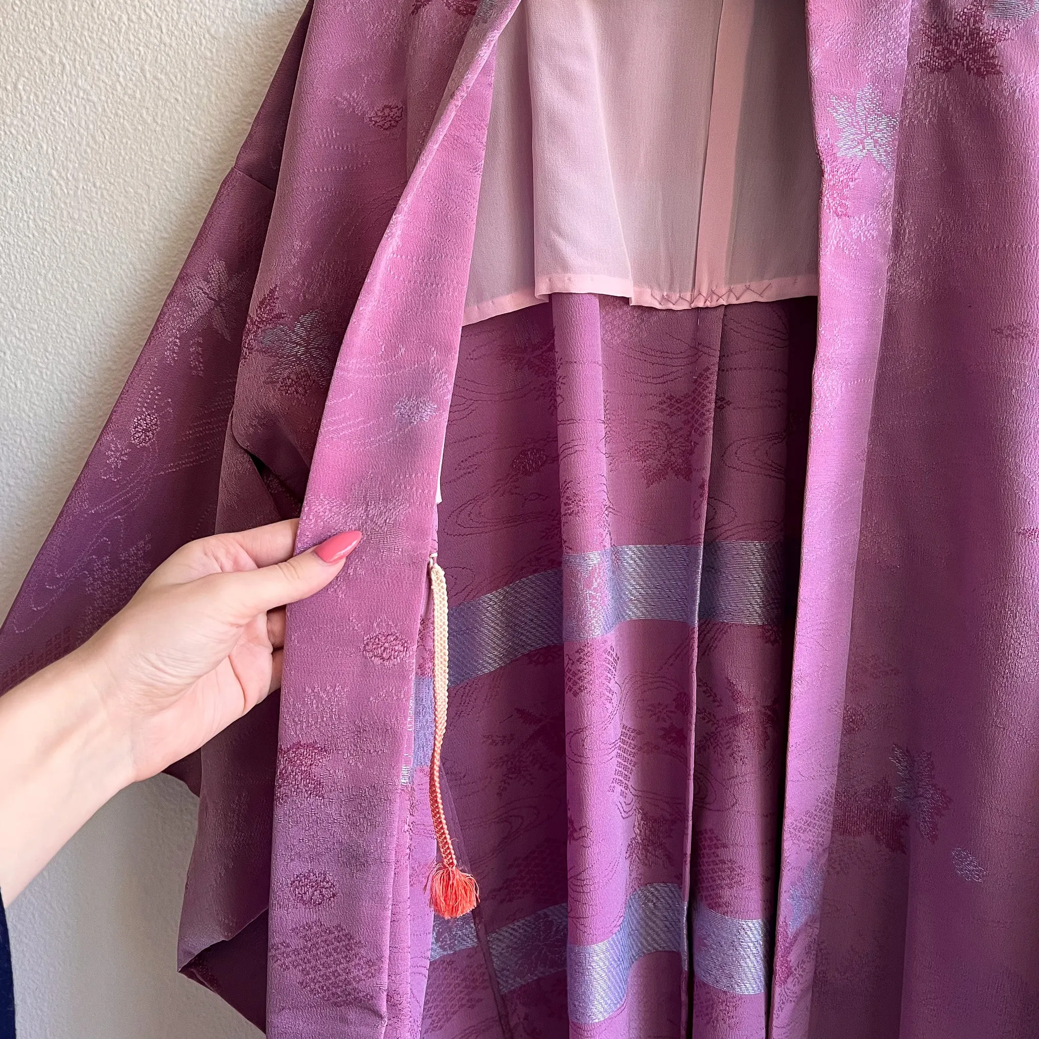 Stunning 1960s Lilac Silk Jacquared Kimono (OSFM)