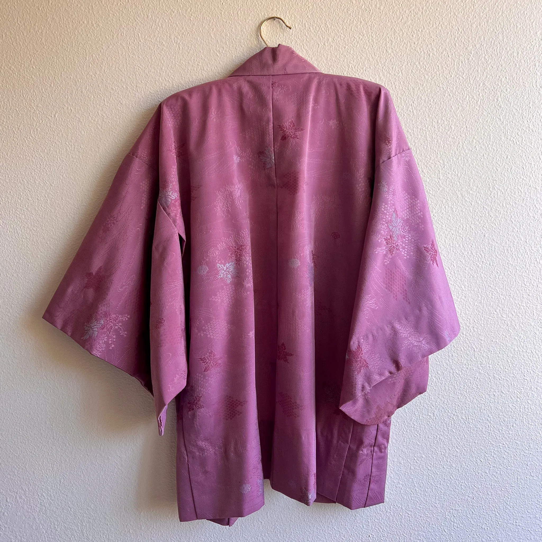 Stunning 1960s Lilac Silk Jacquared Kimono (OSFM)