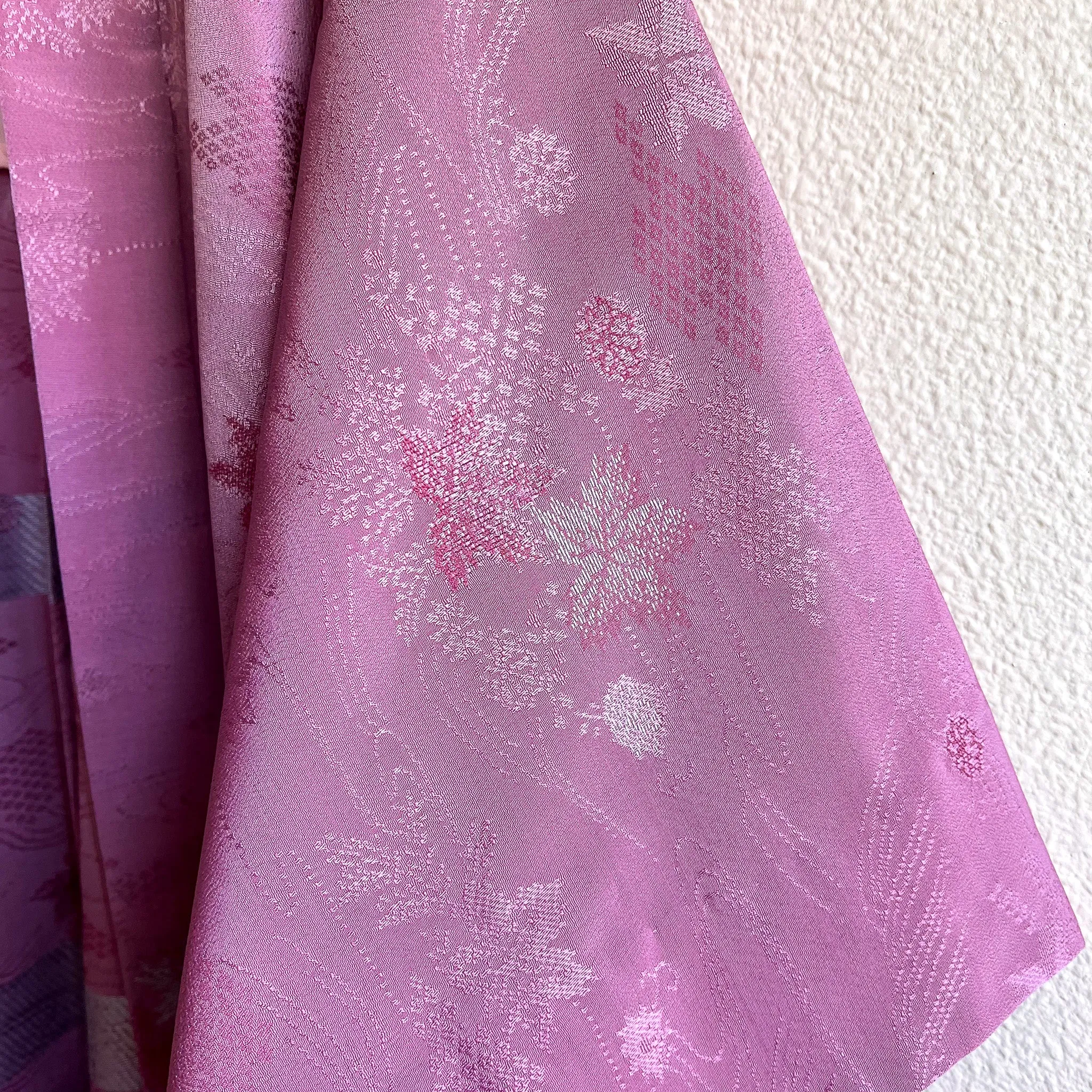 Stunning 1960s Lilac Silk Jacquared Kimono (OSFM)