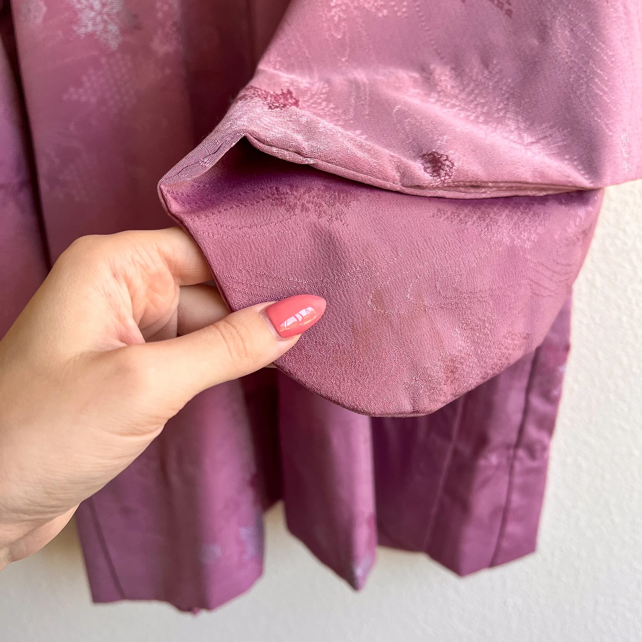 Stunning 1960s Lilac Silk Jacquared Kimono (OSFM)