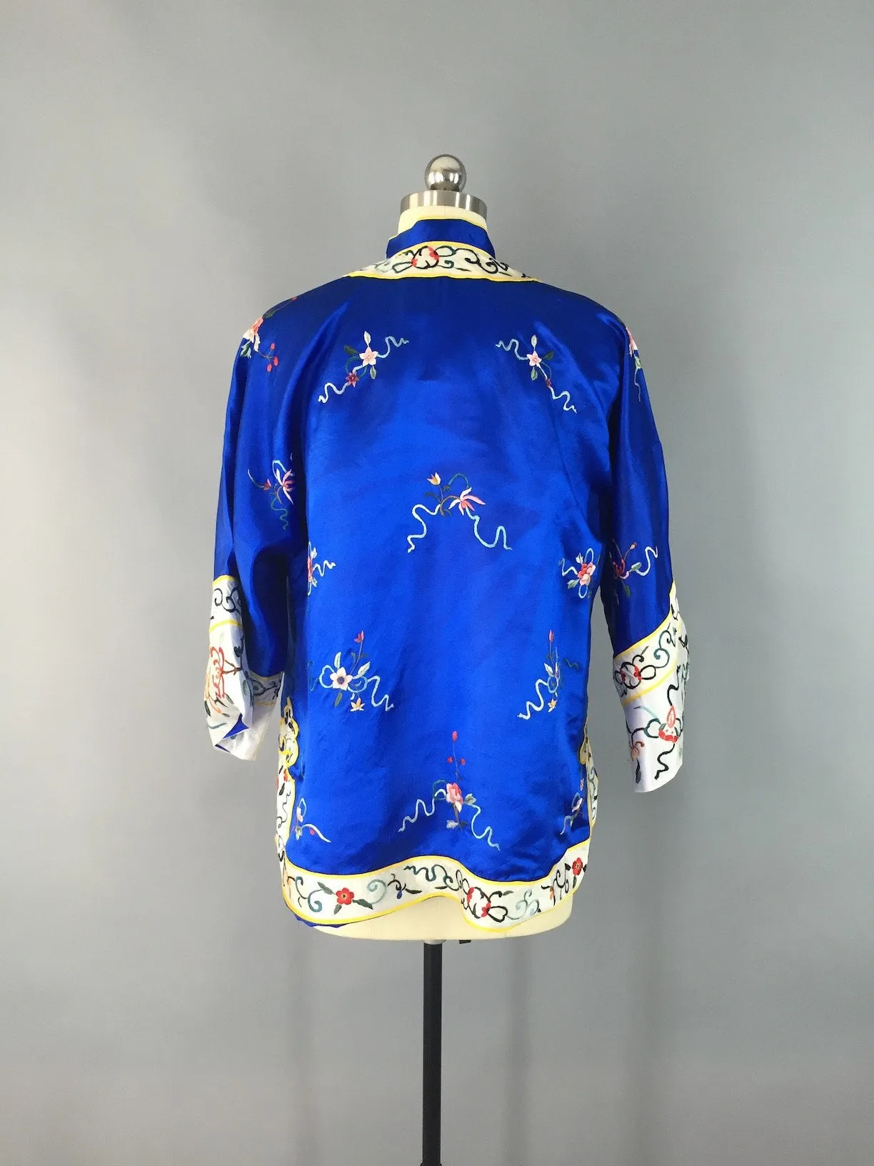 Vintage 1960s Asian Jacket / Embroidered Chinese Coat